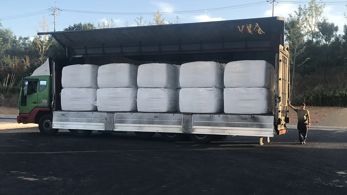 square bale truck transport