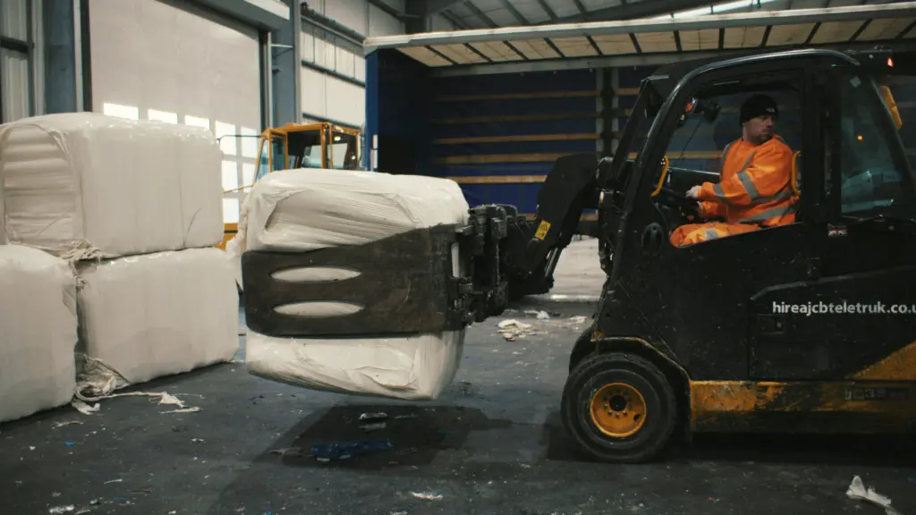 Cross Wrap Customer Geminor forklifting wrapped bales