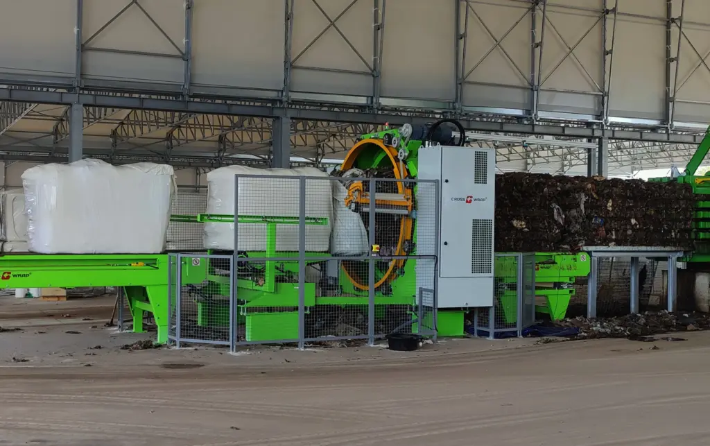 Cross Wrap Bale Wrapper wrapping RDF/SRF waste