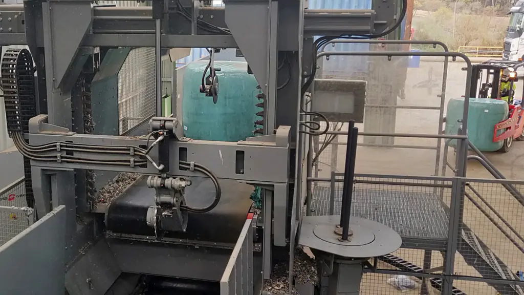 BO 3600 per l'apertura di balle rotonde