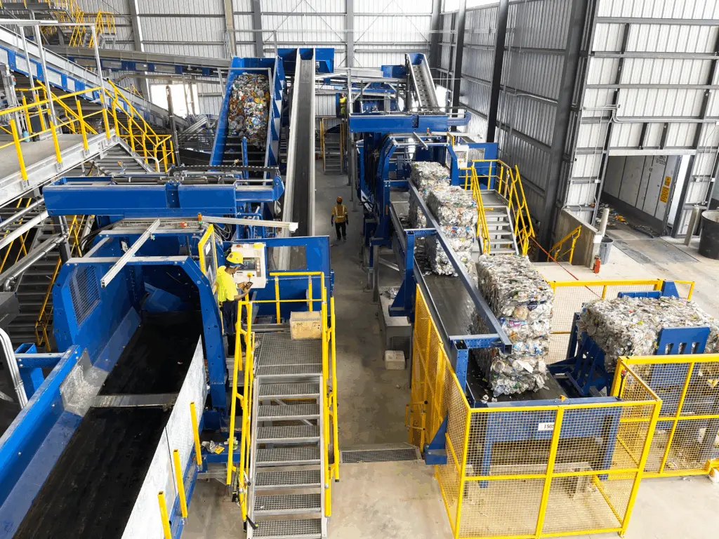 Due macchine per la deumidificazione delle balle di plastica