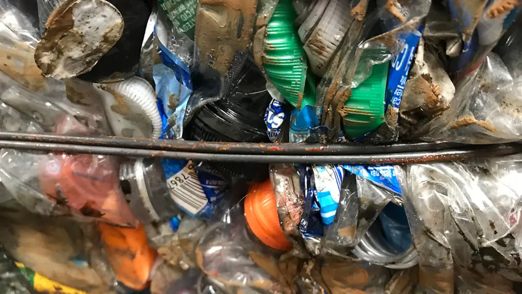 Balle di PET con legatura a doppio filo