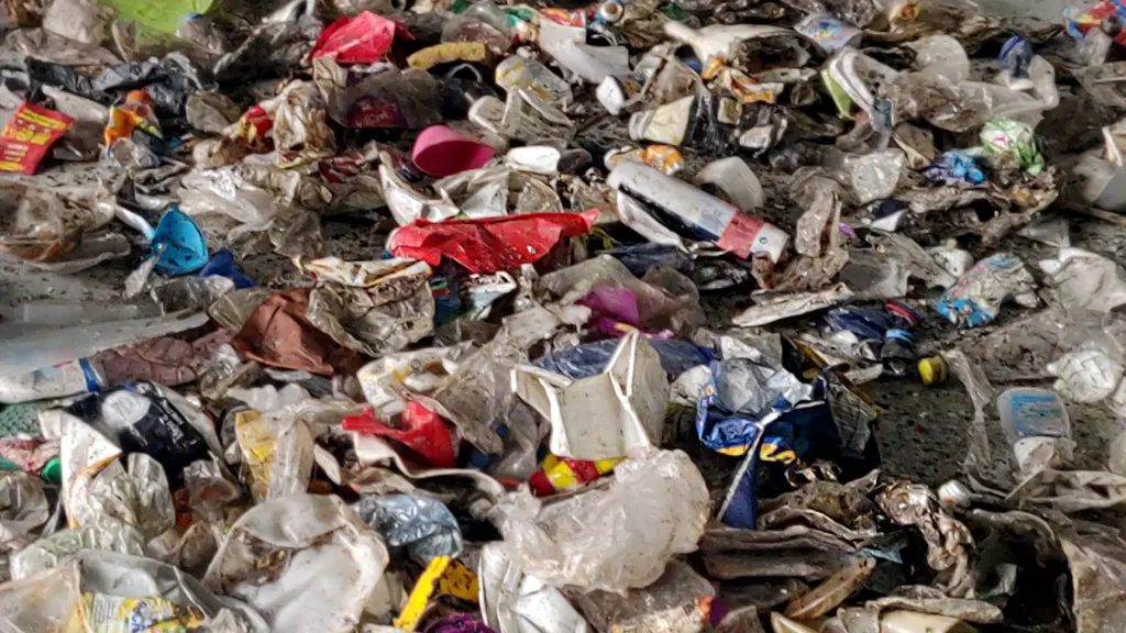 rifiuti misti di plastica sfusi