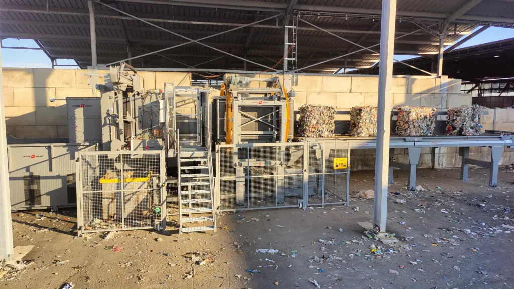 Nell'immagine: Macchina Dewiring appena installata