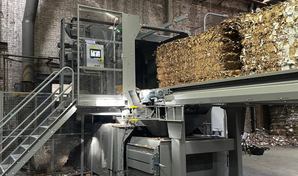 On Image: Paper bales infeeding process