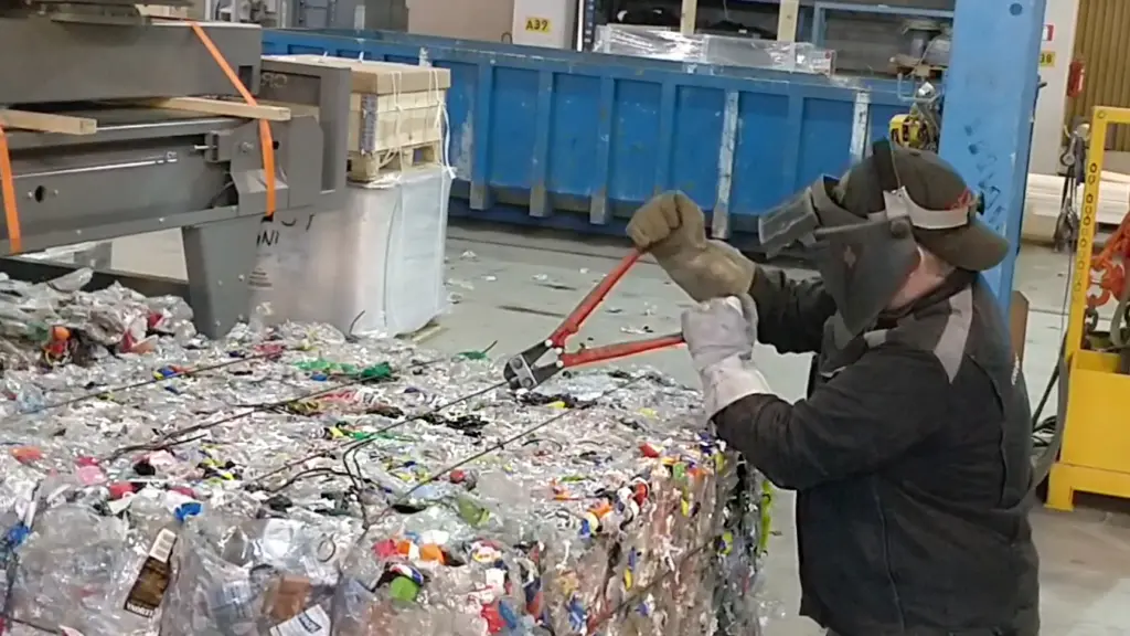 On Image: Manual wire cutting